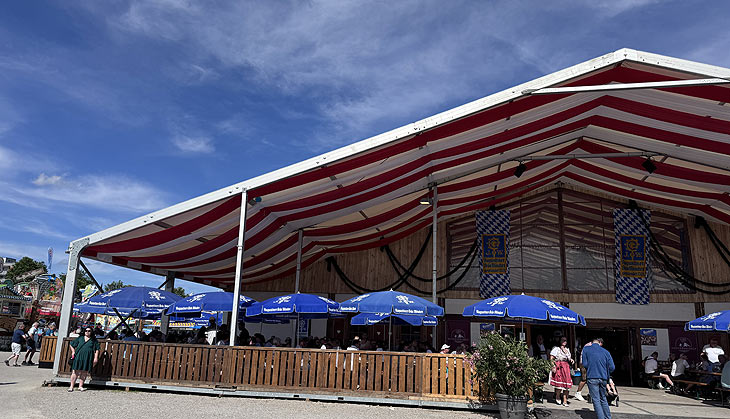 Lena's Festzelt (©Foto: Martin Schmitz)